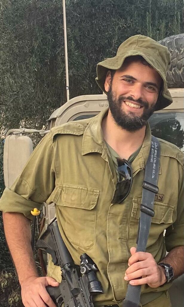 Sergent de réserve Yohai Chai Glam, de Netanya, combattant de la 6310e brigade, la brigade « Jérusalem » (16).
Tué le 28 août 2024 au combat au centre de la bande de Gaza, à l'âge de 32 ans.