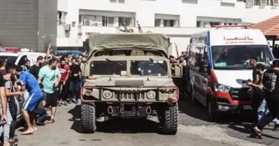 7 octobre : des otages filmés à Al-Shifa sous les yeux de journalistes palestiniens bien silencieux